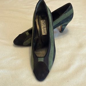 d’RoSana suede, olive green and black pumps.
